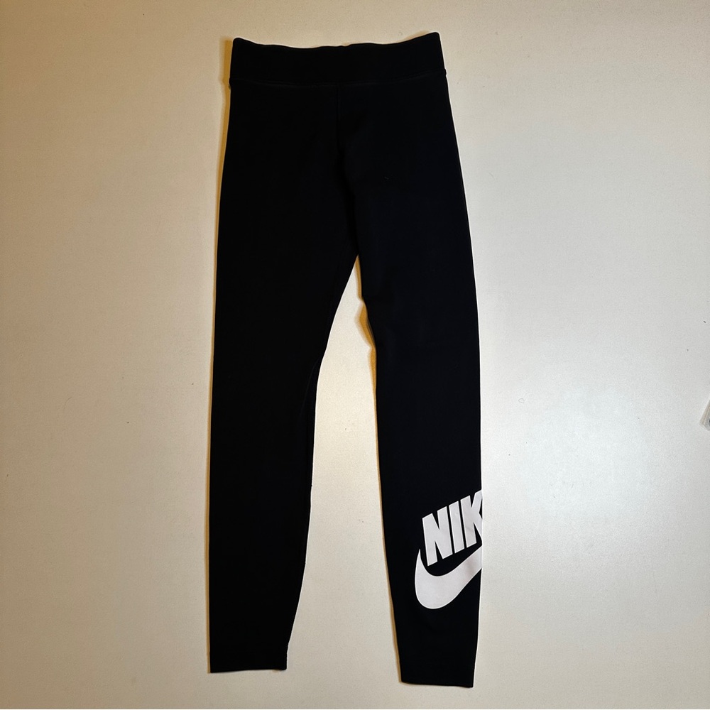 Nike Women’s Black Leggings w/ Large Swoosh logo on leg Athletic Size Small